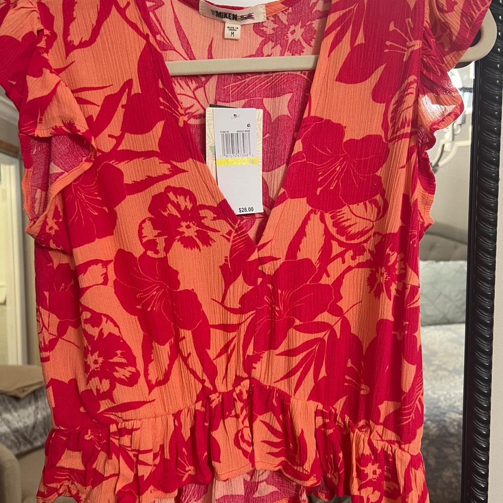 NWT Max Studio Red and Orange Floral Blouse